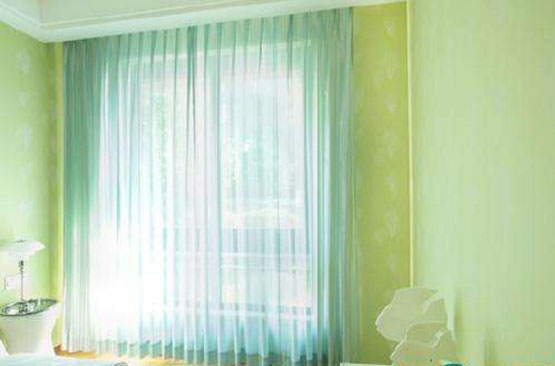 什么颜色的电动窗帘能帮助睡眠？